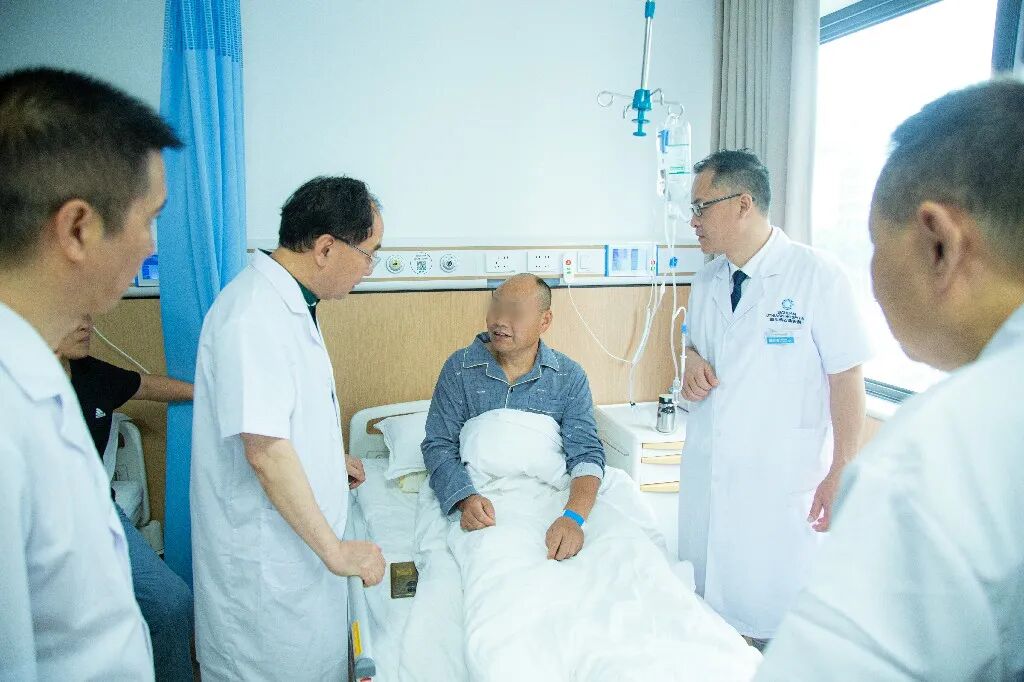 保胆！国之名医刘京山教授再临四川结石病医院，守护患者胆囊健康(图4)