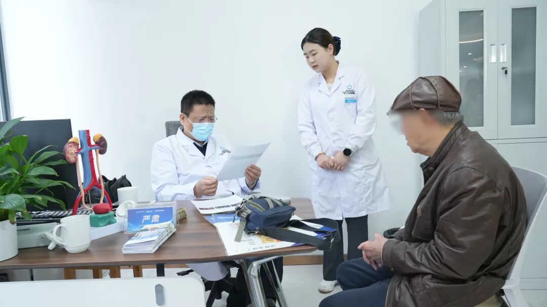 北京协和医院专家赴四川结石病医院亲诊手术！前列腺增生、泌尿结石患者家门口享受“协和级”精准诊疗(图6)